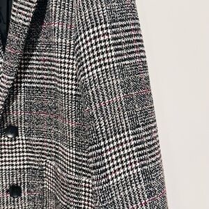 Unisex Houndstooth Pattern Black and White.